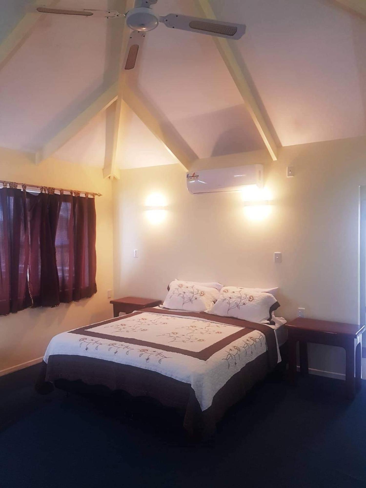Le Uaina Beach Resort Faleapuna Екстер'єр фото