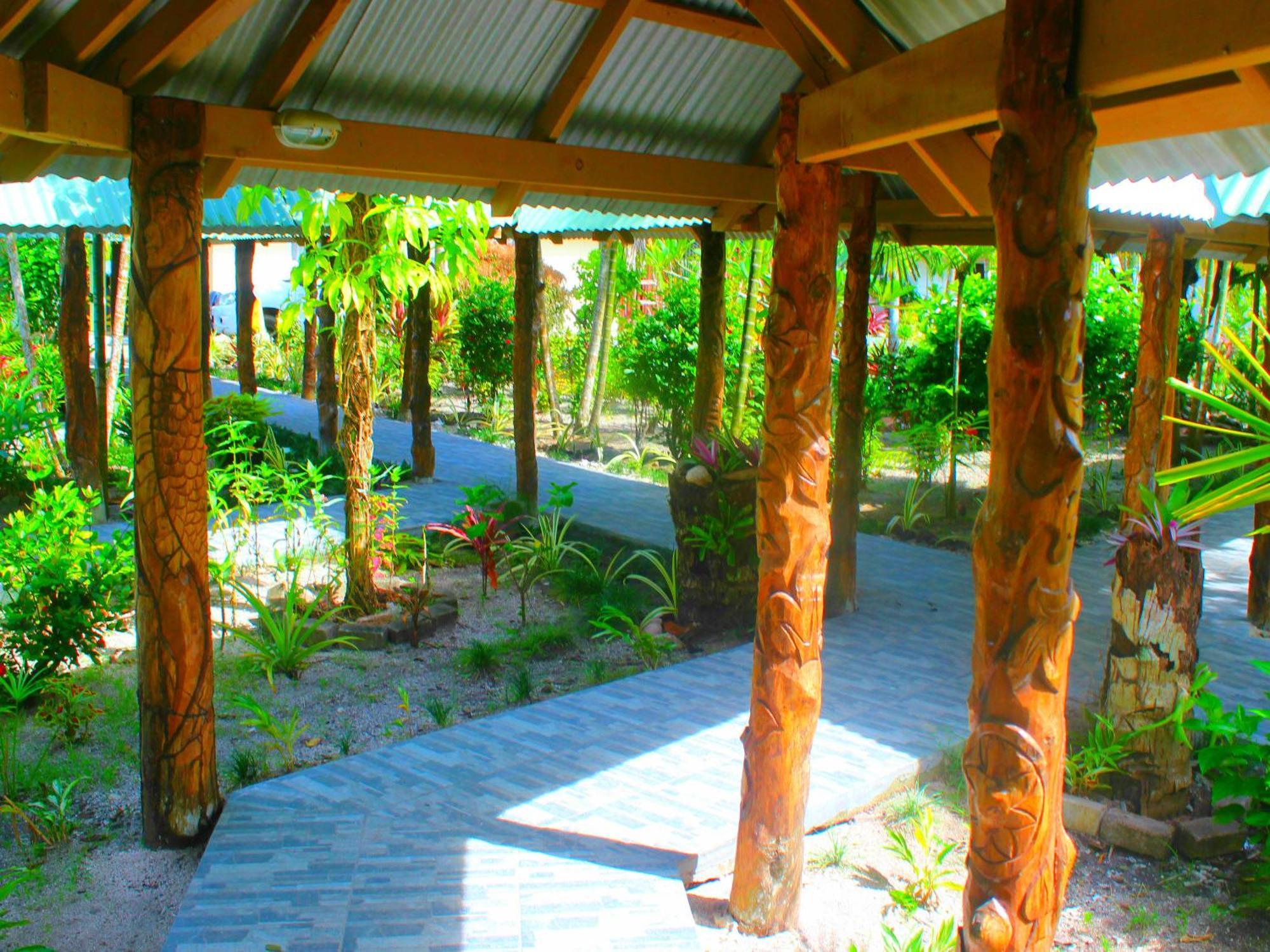 Le Uaina Beach Resort Faleapuna Екстер'єр фото