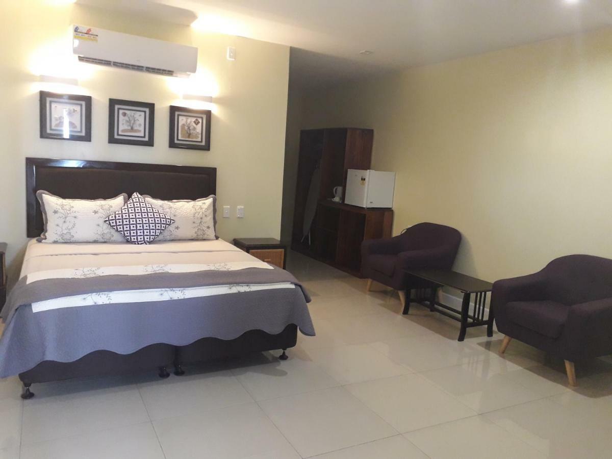 Le Uaina Beach Resort Faleapuna Екстер'єр фото