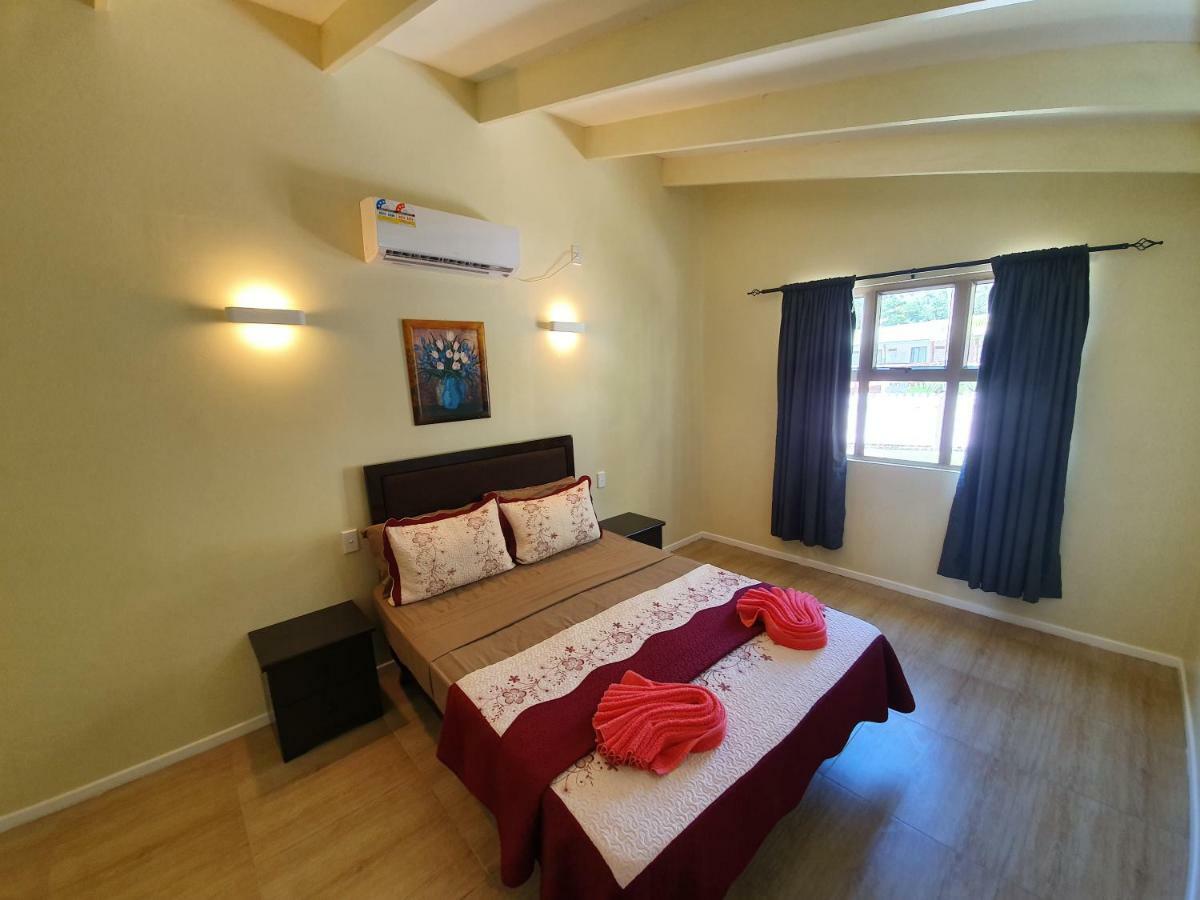Le Uaina Beach Resort Faleapuna Екстер'єр фото