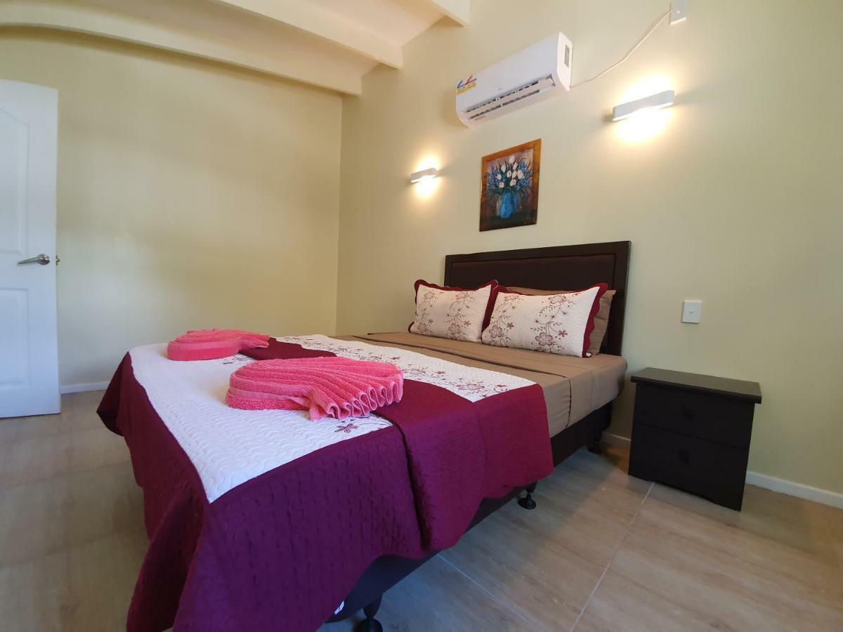 Le Uaina Beach Resort Faleapuna Екстер'єр фото