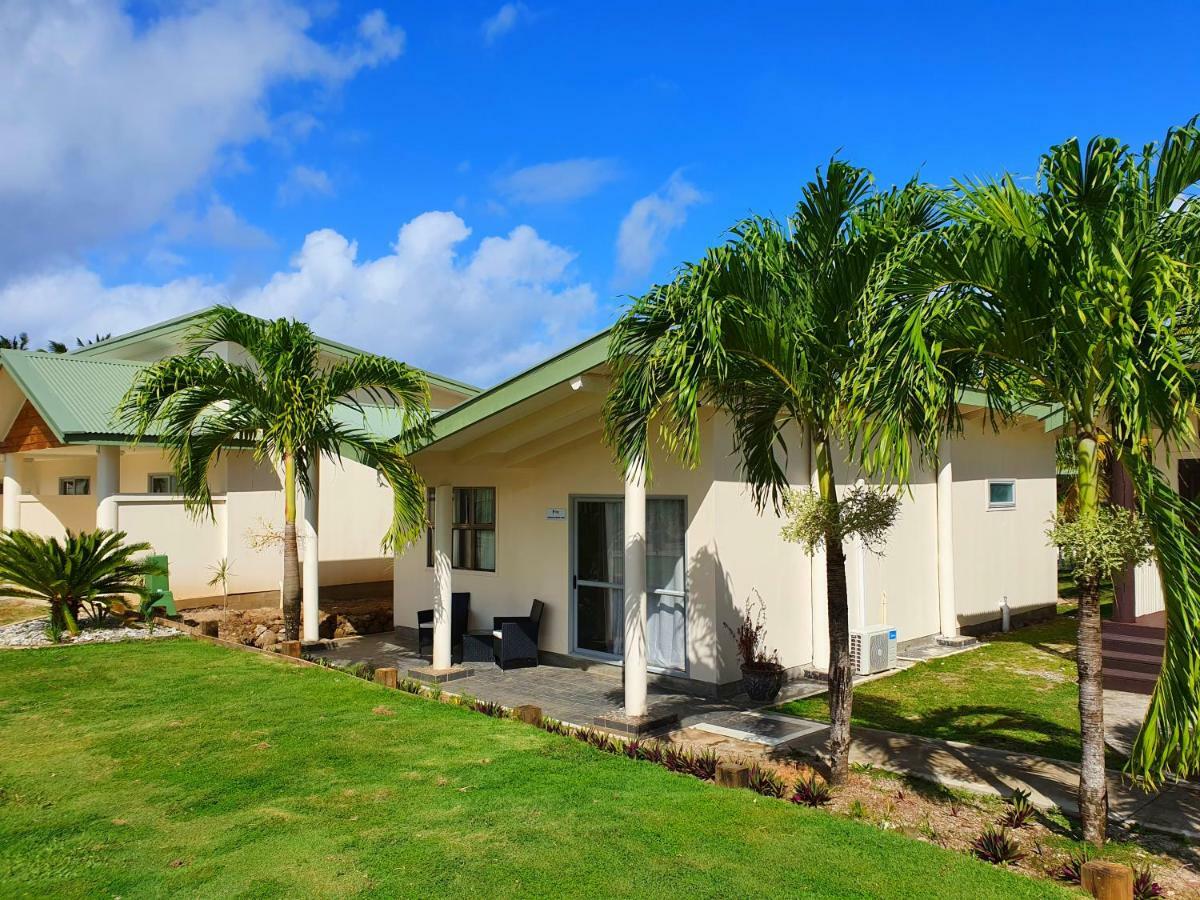 Le Uaina Beach Resort Faleapuna Екстер'єр фото